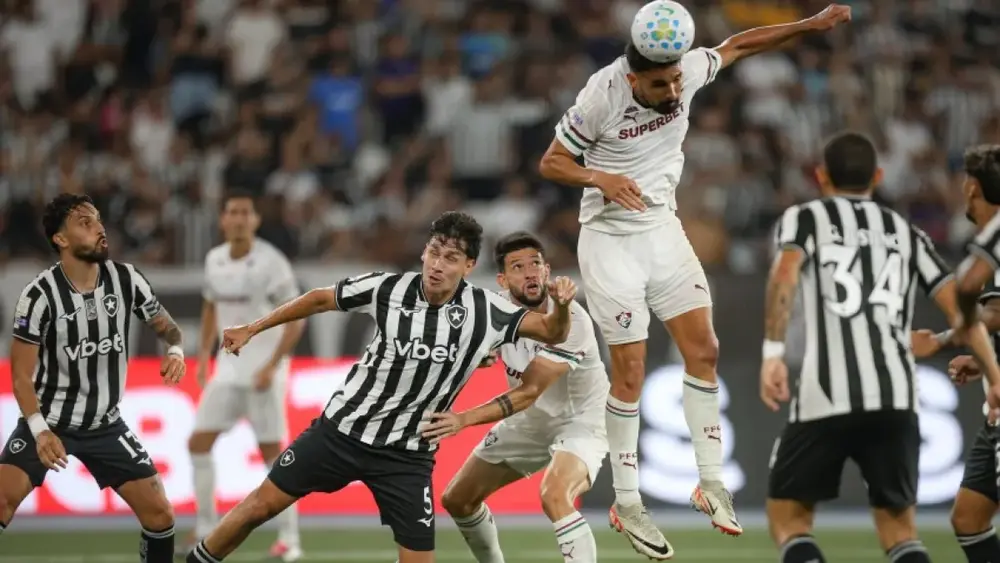 Fluminense empata com Botafogo; Coritiba vence e afunda a Chapecoense