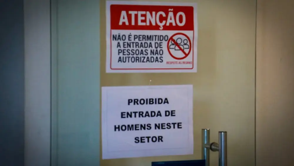 Idosa trancada e desnutrida é resgatada; companheiro preso em academia