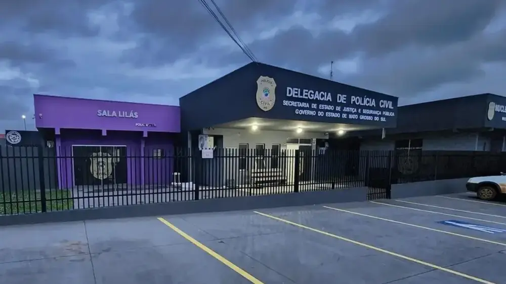 Jovem é morto com 10 tiros ao abrir portão de casa em MS