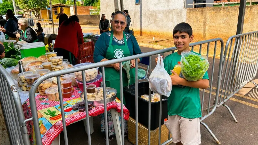 Lixo vira moeda para comprar alimentos em escola de MS