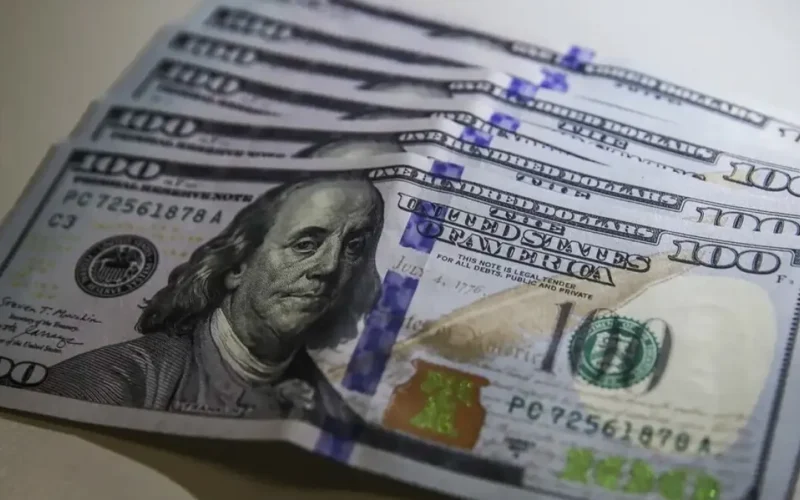 Dólar fecha a R$ 5,18 com tensão no Oriente Médio