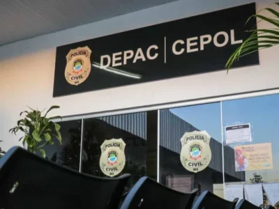 Criança de 6 anos é encontrada sozinha em casa; pais foram comprar pizza