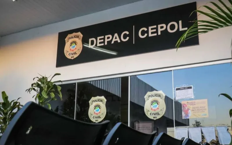 Criança de 6 anos é encontrada sozinha em casa; pais foram comprar pizza