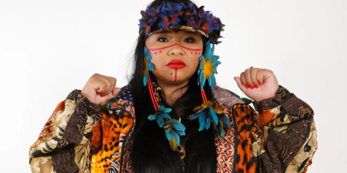 MC Anarandá leva rap indígena e ancestralidade a show intimista