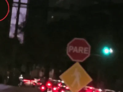Falha em semáforo deixa dois sinais verdes no horário de pico