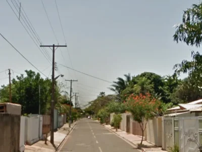 Rapaz invade casa de idosa, resiste à prisão e ameaça policiais