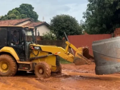 Chuva cancela desfile e abre cratera em Três Lagoas
