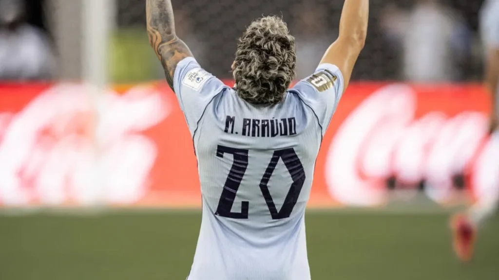 Uruguai empata no fim com Arábia Saudita na estreia