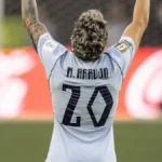 Uruguai empata no fim com Arábia Saudita na estreia