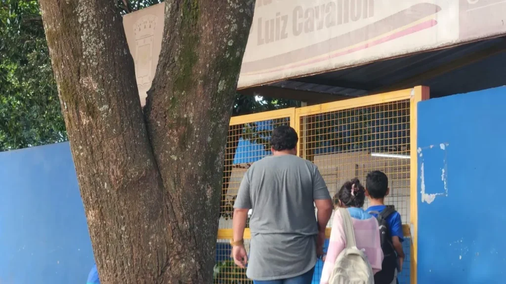 Furto de fiação interrompe aulas em seis salas no Jardim Botafogo