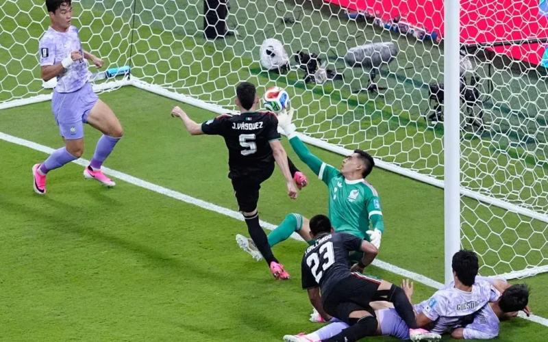 México vence Coreia e garante vaga nas oitavas