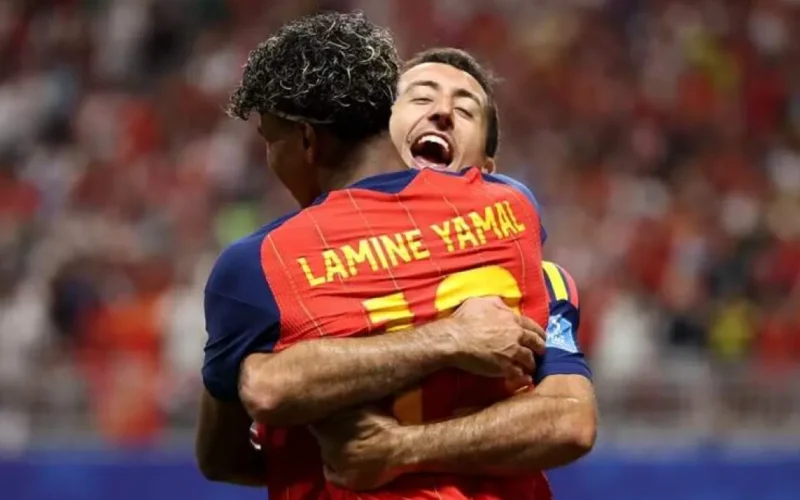 Espanha e Japão goleiam por 4 a 0 e lideram grupos na Copa